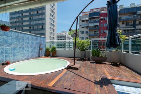 Apartamento à venda com 224m², 3 quartos e 3 vagas Apartamento à venda com 224m², 3 quartos e 3 vagasPiscina