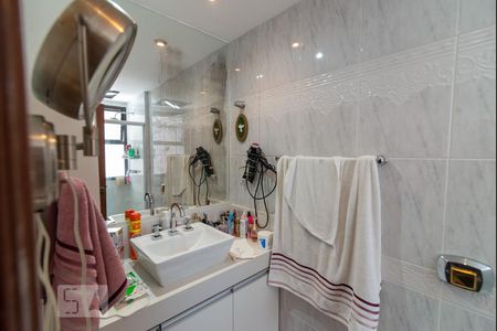 Apartamento à venda com 224m², 3 quartos e 3 vagas Apartamento à venda com 224m², 3 quartos e 3 vagasBanheiro da Suíte