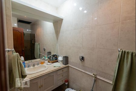 Apartamento à venda com 224m², 3 quartos e 3 vagas Apartamento à venda com 224m², 3 quartos e 3 vagasBanheiro 1