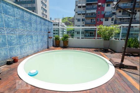 Apartamento à venda com 224m², 3 quartos e 3 vagas Apartamento à venda com 224m², 3 quartos e 3 vagasPiscina