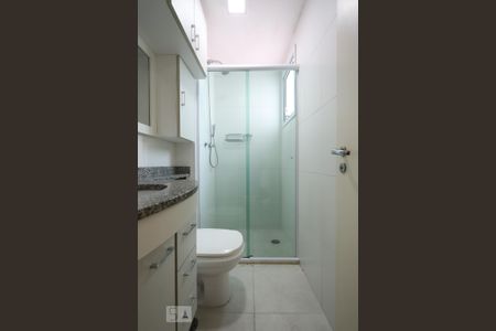 Apartamento à venda com 70m², 3 quartos e 2 vagas Apartamento à venda com 70m², 3 quartos e 2 vagasSuíte Banheiro