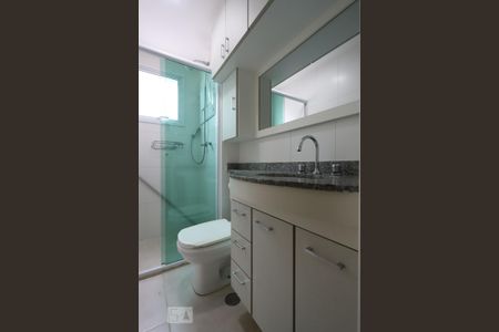 Apartamento à venda com 70m², 3 quartos e 2 vagas Apartamento à venda com 70m², 3 quartos e 2 vagasBanheiro