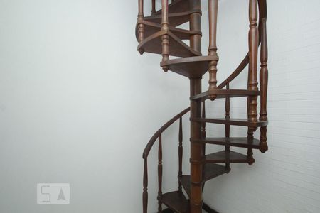 Casa à venda com 350m², 5 quartos e 1 vagaEscada