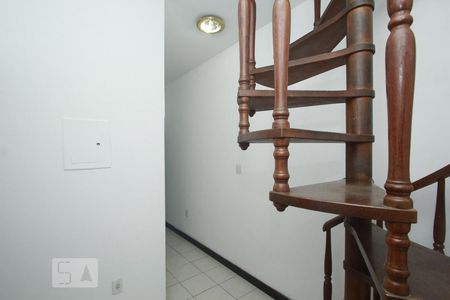 Casa à venda com 350m², 5 quartos e 1 vagaEscada