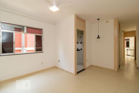 Sala de apartamento para alugar com 2 quartos, 45m² em Cocotá, Rio de Janeiro