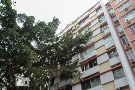 Apartamento à venda com 56m², 2 quartos e 1 vaga Apartamento à venda com 56m², 2 quartos e 1 vagaFachada