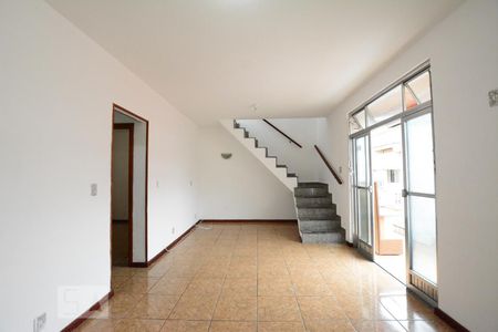 Sala de casa de condomínio à venda com 3 quartos, 80m² em Penha, Rio de Janeiro