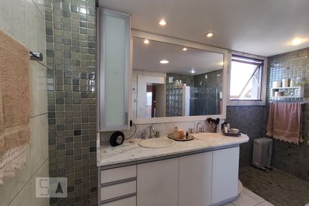 Apartamento à venda com 190m², 3 quartos e 2 vagas Apartamento à venda com 190m², 3 quartos e 2 vagasBanheiro da Suíte