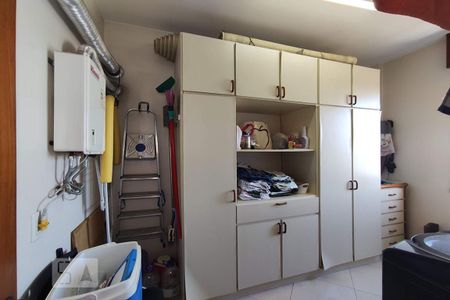 Apartamento à venda com 190m², 3 quartos e 2 vagas Apartamento à venda com 190m², 3 quartos e 2 vagasÁrea de Serviço