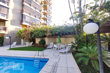 Apartamento à venda com 190m², 3 quartos e 2 vagas Apartamento à venda com 190m², 3 quartos e 2 vagasÁrea comum - Piscina