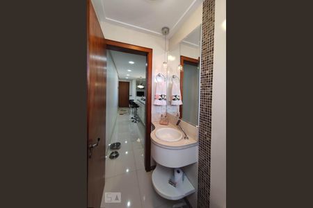 Apartamento à venda com 190m², 3 quartos e 2 vagas Apartamento à venda com 190m², 3 quartos e 2 vagasBanheiro de Serviço