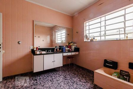 Casa à venda com 260m², 3 quartos e 2 vagasBanheiro