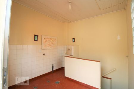 Casa à venda com 120m², 2 quartos e sem vagaÁrea de serviço 