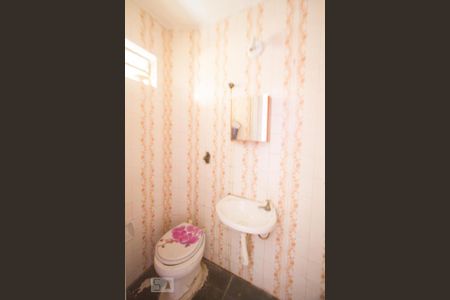 Casa à venda com 144m², 4 quartos e 2 vagasBanheiro de Serviço