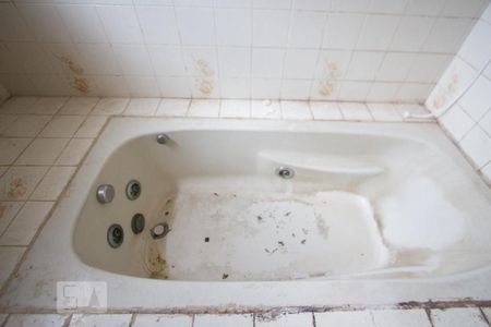 Casa à venda com 144m², 4 quartos e 2 vagasDetalhe Banheiro Suíte 2