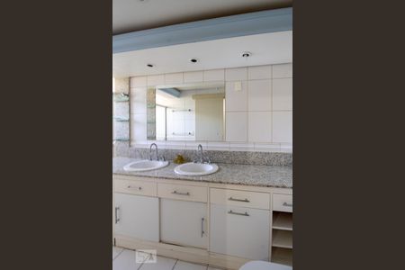 Apartamento à venda com 166m², 3 quartos e 2 vagas Apartamento à venda com 166m², 3 quartos e 2 vagasBanheiro da Suíte 1