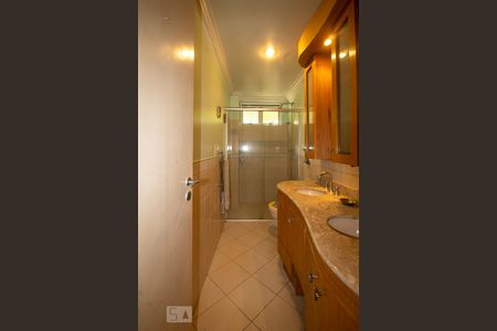 Apartamento à venda com 166m², 3 quartos e 2 vagas Apartamento à venda com 166m², 3 quartos e 2 vagasBanheiro