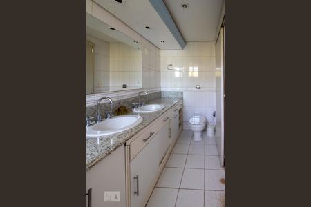 Apartamento à venda com 166m², 3 quartos e 2 vagas Apartamento à venda com 166m², 3 quartos e 2 vagasBanheiro da Suíte 1