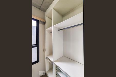 Apartamento para alugar com 140m², 1 quarto e 2 vagas Apartamento para alugar com 140m², 1 quarto e 2 vagasCloset