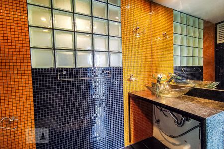 Apartamento para alugar com 140m², 1 quarto e 2 vagas Apartamento para alugar com 140m², 1 quarto e 2 vagasBanheiro da Suíte