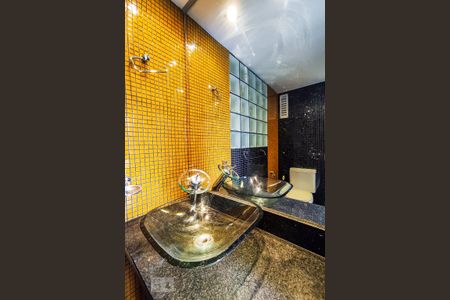 Apartamento para alugar com 140m², 1 quarto e 2 vagas Apartamento para alugar com 140m², 1 quarto e 2 vagasBanheiro da Suíte