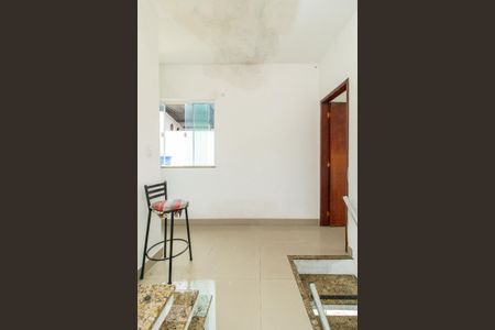 Hall Segundo Andar de casa para alugar com 2 quartos, 180m² em Irajá, Rio de Janeiro