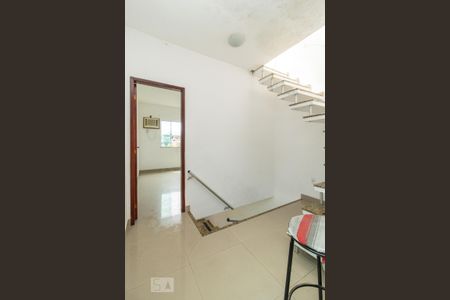 Hall Segundo Andar de casa para alugar com 2 quartos, 180m² em Irajá, Rio de Janeiro