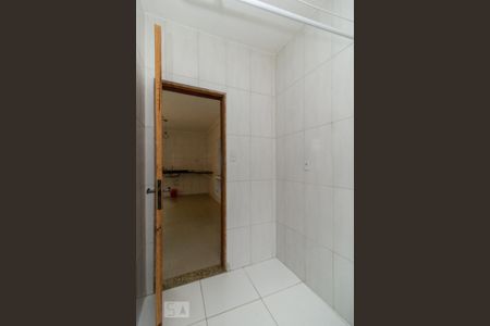 Área de Serviço de casa para alugar com 2 quartos, 180m² em Irajá, Rio de Janeiro