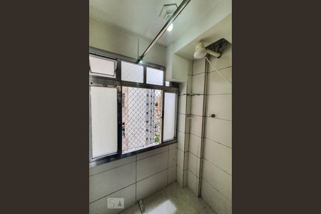 Banheiro de kitnet/studio para alugar com 1 quarto, 15m² em Liberdade, São Paulo