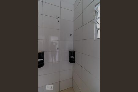 Casa de condomínio para alugar com 55m², 2 quartos e 2 vagasDetalhe banheiro