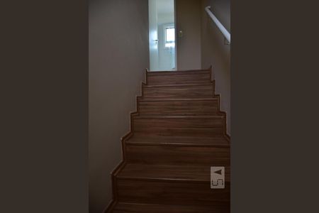 Escada de casa de condomínio para alugar com 2 quartos, 67m² em Jardim Interlagos, Hortolândia