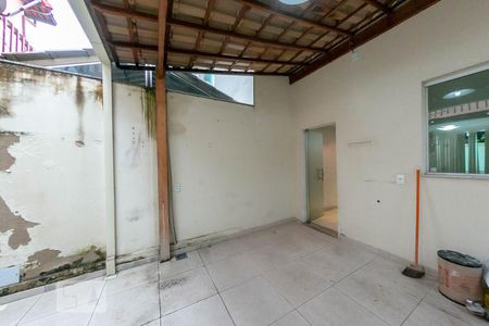 Casa de condomínio à venda com 68m², 2 quartos e 1 vagaÁrea de Serviço