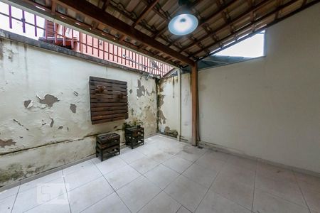 Casa de condomínio à venda com 68m², 2 quartos e 1 vagaÁrea de Serviço