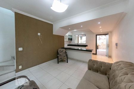 Sala de casa de condomínio para alugar com 2 quartos, 68m² em Santa Amelia, Belo Horizonte