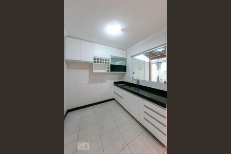 Casa de condomínio à venda com 68m², 2 quartos e 1 vagaCozinha