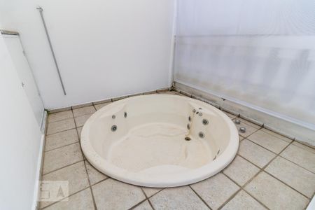Jacuzzi  de casa para alugar com 5 quartos, 300m² em Cambuci, São Paulo
