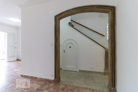 Entrada de casa para alugar com 5 quartos, 300m² em Cambuci, São Paulo