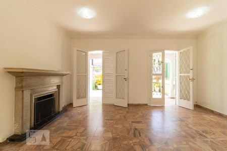 Sala de casa à venda com 5 quartos, 300m² em Cambuci, São Paulo