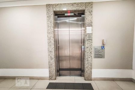 Apartamento à venda com 136m², 2 quartos e 2 vagas Apartamento à venda com 136m², 2 quartos e 2 vagasÁrea Comum - Hall Elevador