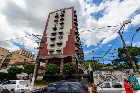 Apartamento à venda com 80m², 2 quartos e 1 vaga Apartamento à venda com 80m², 2 quartos e 1 vagaFachada