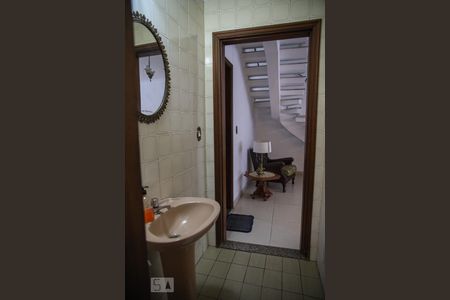 Casa à venda com 240m², 3 quartos e 4 vagasLavabo