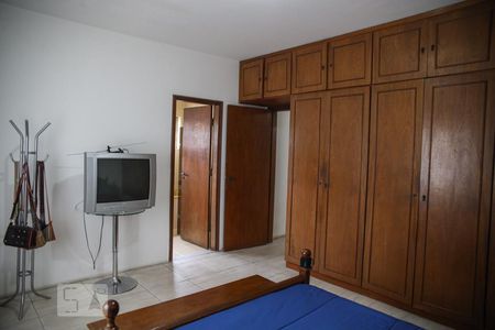 Casa à venda com 240m², 3 quartos e 4 vagasSuíte