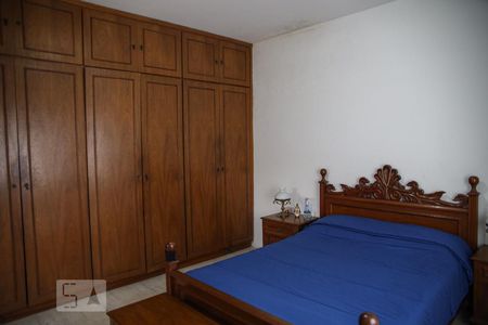 Casa à venda com 240m², 3 quartos e 4 vagasSuíte