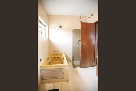 Casa à venda com 240m², 3 quartos e 4 vagasBanheiro da Suíte