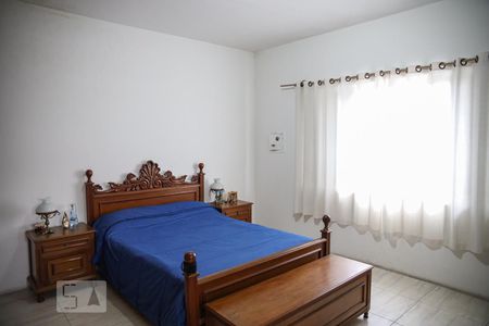 Casa à venda com 240m², 3 quartos e 4 vagasSuíte