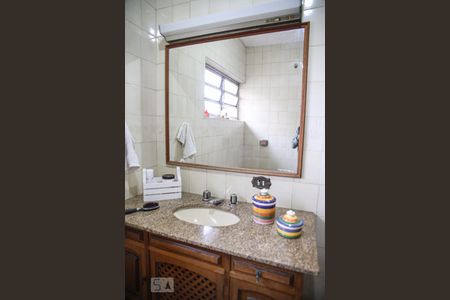 Casa à venda com 240m², 3 quartos e 4 vagasBanheiro Corredor