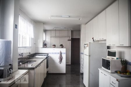 Apartamento à venda com 240m², 3 quartos e 3 vagasCozinha