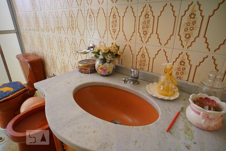 Casa à venda com 233m², 3 quartos e 3 vagasBanheiro Corredor
