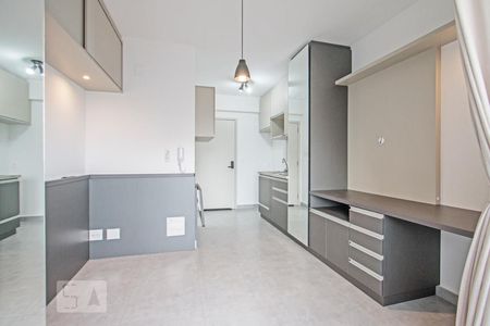 Sala/Quarto de kitnet/studio para alugar com 1 quarto, 22m² em Jardim das Acácias, São Paulo
