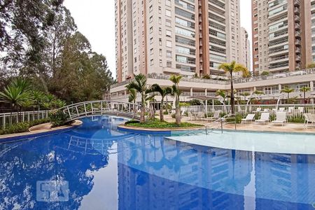 Apartamento à venda com 168m², 3 quartos e 3 vagas Apartamento à venda com 168m², 3 quartos e 3 vagasÁrea comum - Piscina